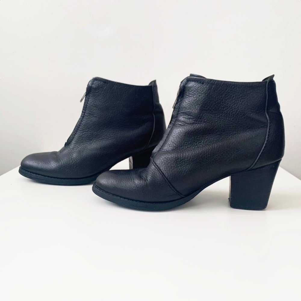 Vintage genuine leather zipper heeled boots